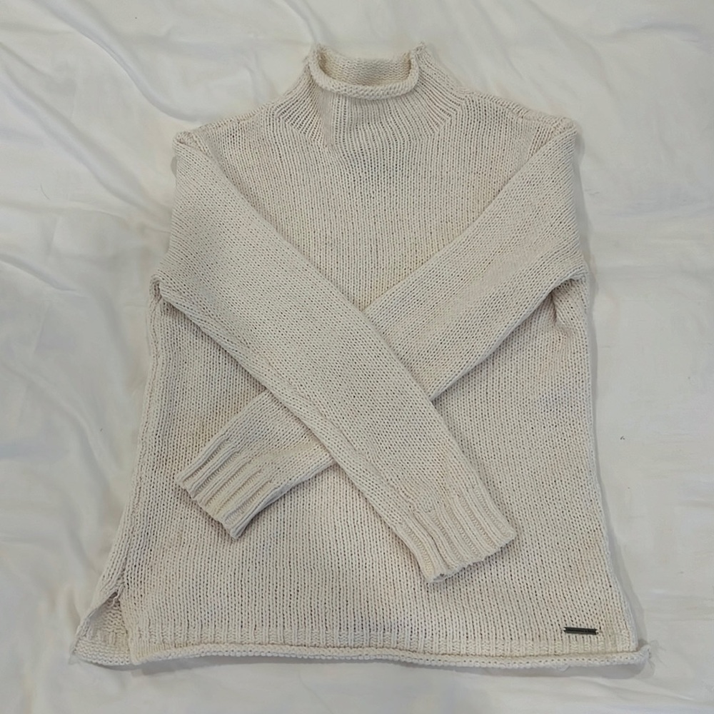 Cream Abercrombie mock neck sweater